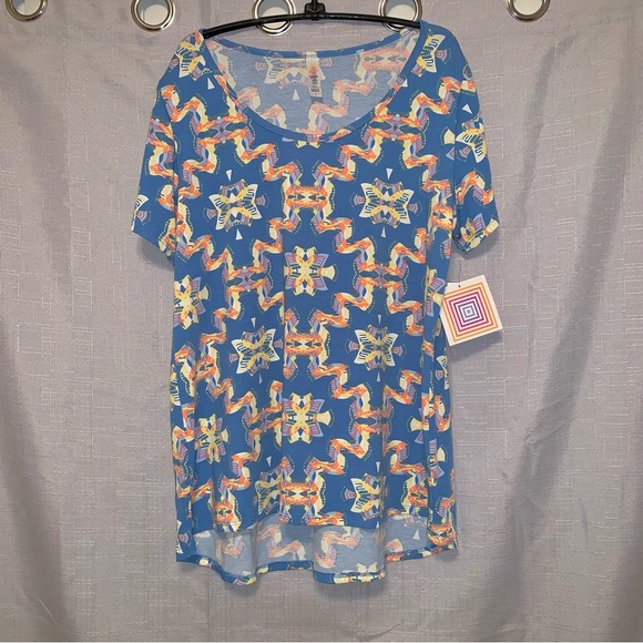 🔲LULAROE Blue Patterned Women's Top "CLASSIC TEE" size Large - Picture 1 of 7